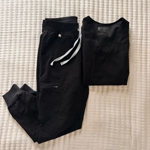 Fig’s Black XS Top/ S Bottom Scrub Set